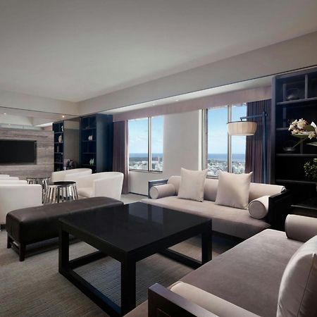 Sheraton Taitung Hotel Exterior foto A living room in a suite at the Ritz-Carlton, Dubai