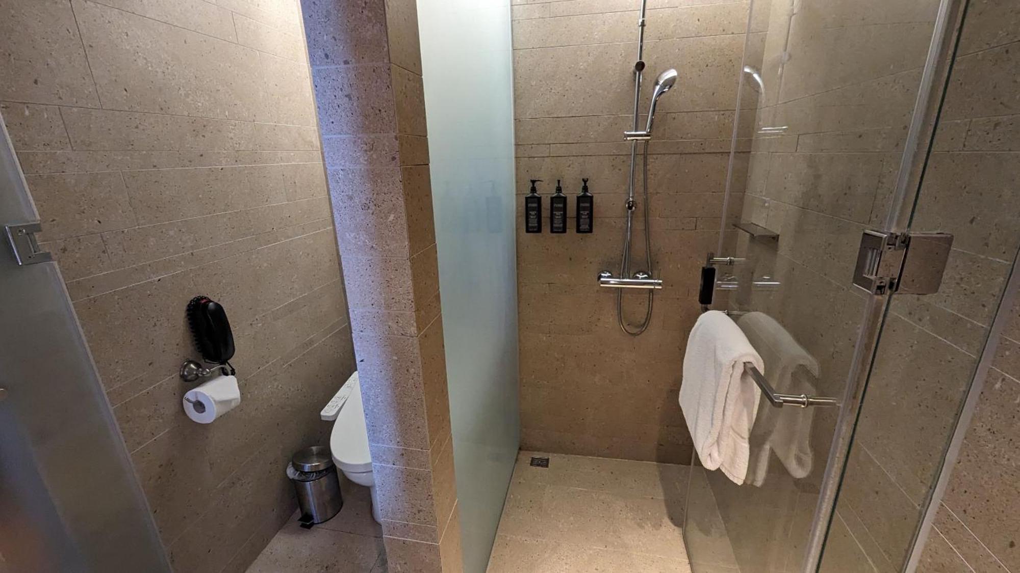 Sheraton Taitung Hotel Exterior foto A shower cubicle in a hotel